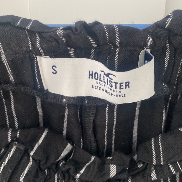 Hollister Women’s ultra high rise shorts small - Picture 2 of 4